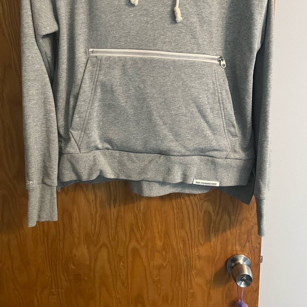Nike Fly Women's Dri-Fit Gray 3 Pocket Front Hoodie Size Medium - Picture 5 of 11